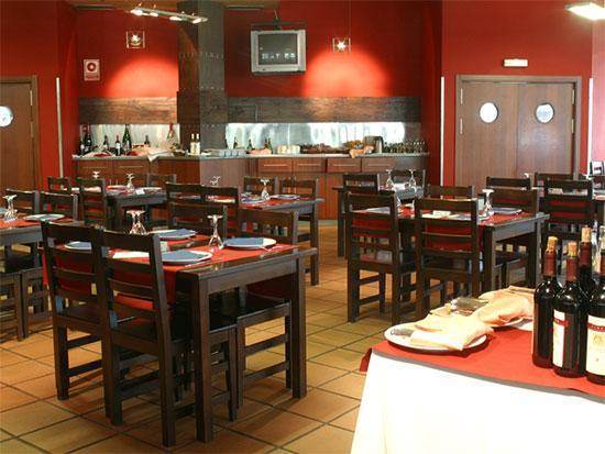 Hotel Silvota Lugo de Llanera Restaurant bilde